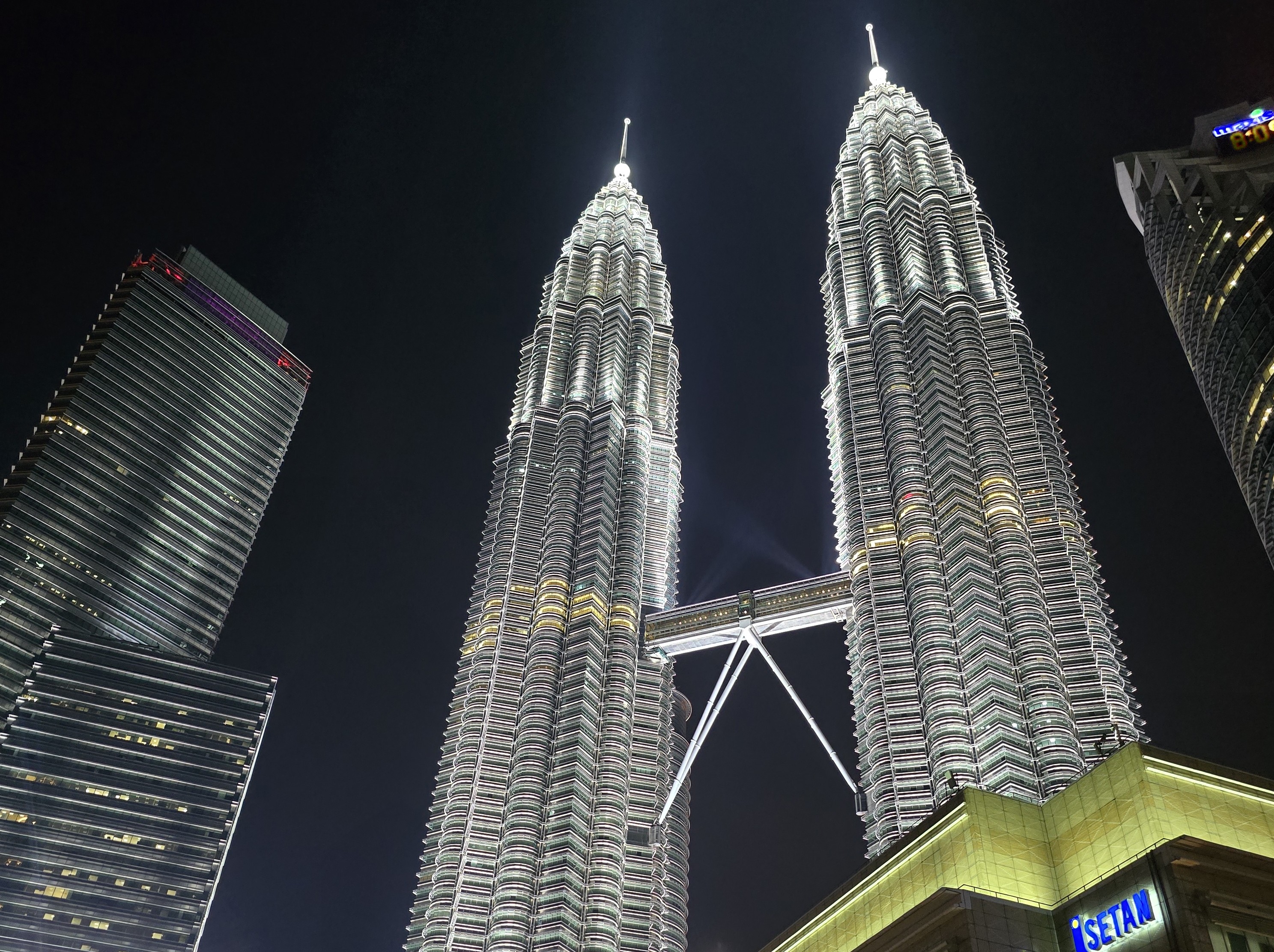 20250728_200944_petronas tower